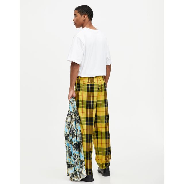 Pantalón Tailoring Cuadros Amarillo de Pull and Bear en 21 Buttons