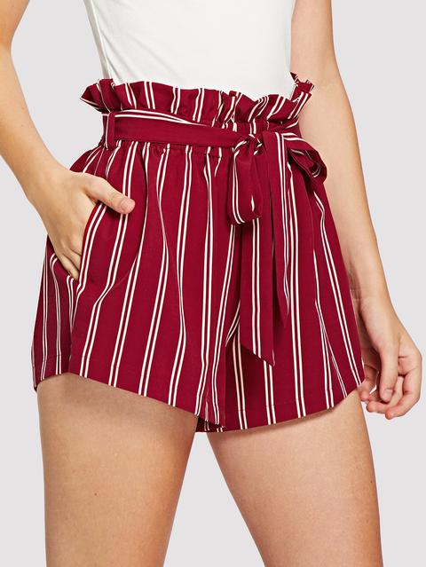 Shorts Mit Gürtel, Schößchensaum Um Die Taille Und Streifen