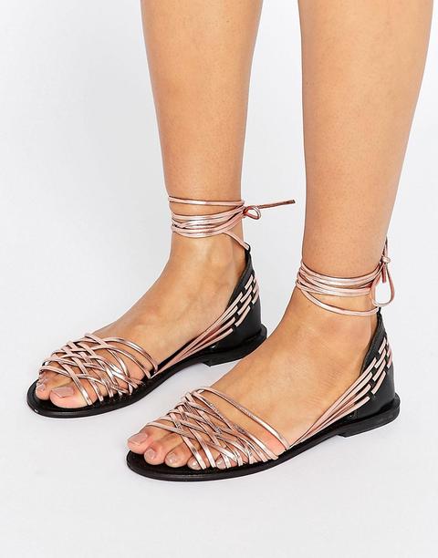 Sandalias Planas De Cuero Con Lazada En La Pierna Joshua De Asos