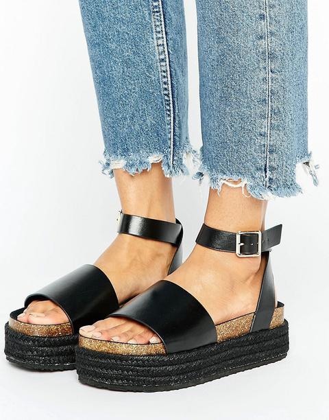 Sandalias Con Diseño Grueso En Dos Partes Fergie De Asos