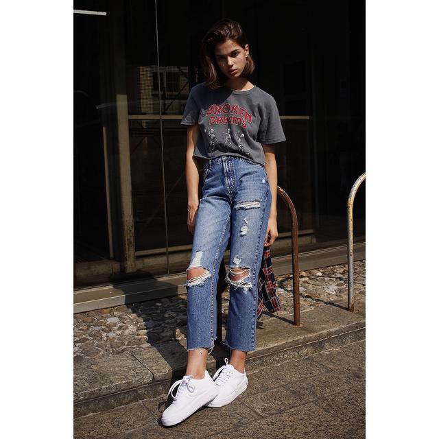 subdued jeans boyfriend