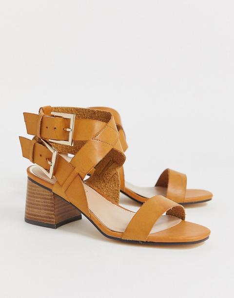 Sandalias Con Tiras Cruzadas En Tostado Con Detalle De Hebilla De River Island