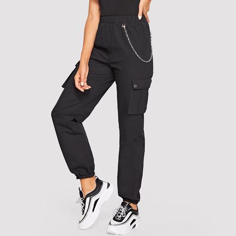 Hosen Mit Tasche Auf Den Seiten Und Kette