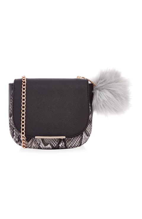 Bolso Negro Con Detalle De Pompón