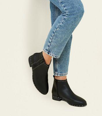 Wide Fit – Schwarze Stiefel In Leder optik Mit Ziernieten An Wide Fit – Schwarze High Heels in Wildleder Optik mit