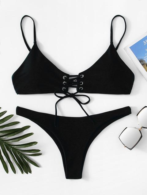 Set Bikini Con Ganba Alta E Top Con Lacci E Buco Della Serratura Casuale