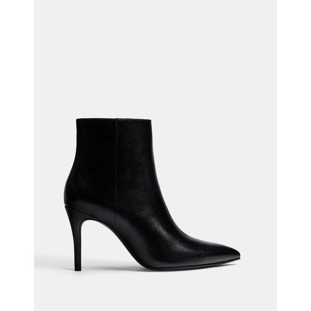 Botines Tacón Punta Fina from Bershka on 21 Buttons