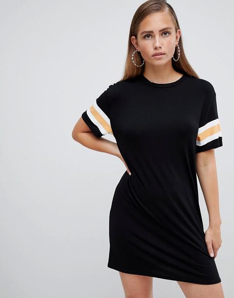 Prettylittlething - Vestito T-shirt Con Maniche A Righe - Nero