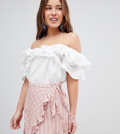 Asos Design Petite – Schulterfreies Oberteil Mit Rüschen In Weiß