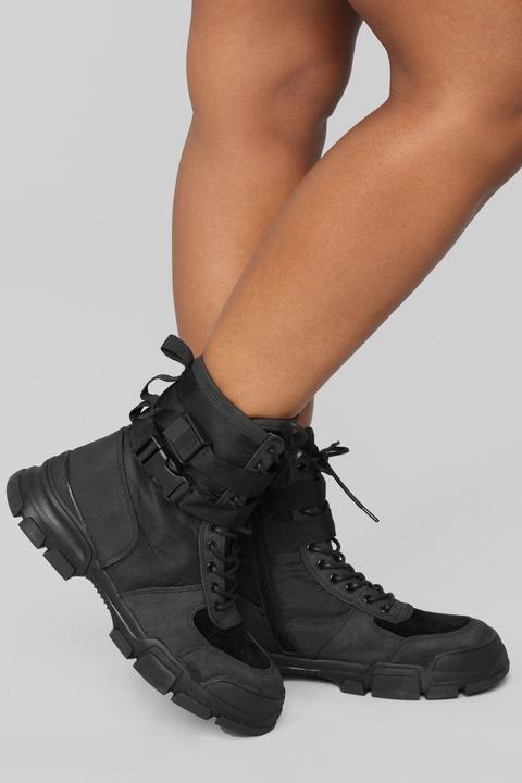 Cape robbin utility hot sale lace up boot