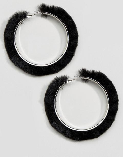 New Look - Orecchini Stile Punk A Cerchio Con Pelliccia Sintetica - Nero