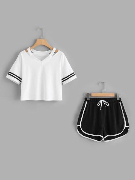 Top Con Maniche A Strisce Con Pantaloncini Con Bordi A Ontrasto