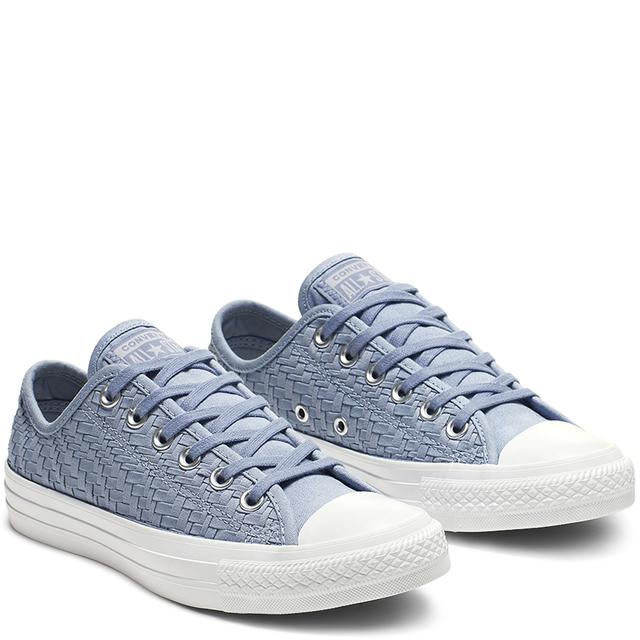 chuck taylor all star woven low top
