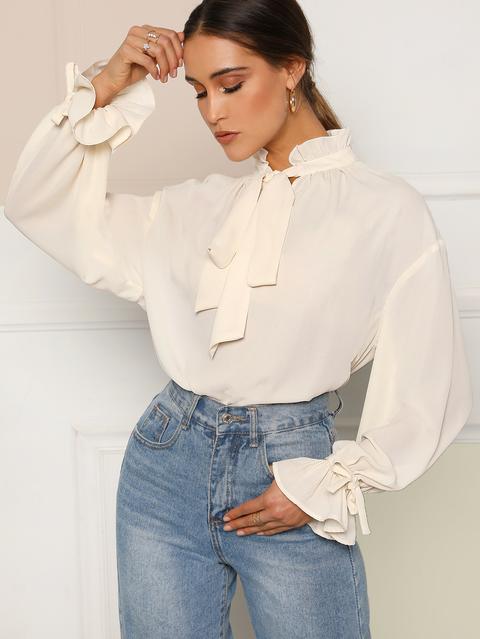 Top Con Volantes De Manga Y Cuello Con Lazo