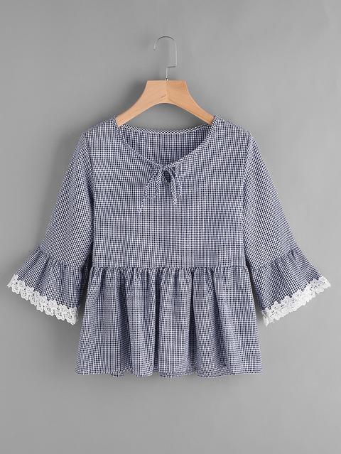 Blusa De Cuadros Con Ribete De Encaje