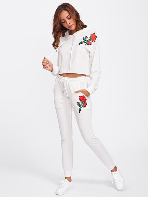 Felpa Con Cappuccio Con Toppa Ricamata Di Fiore ,con Pantaloni Felpati
