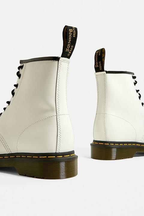 white doc martens urban outfitters