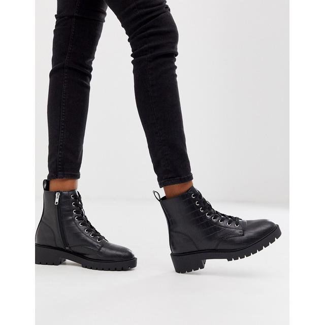 lace up flat boot