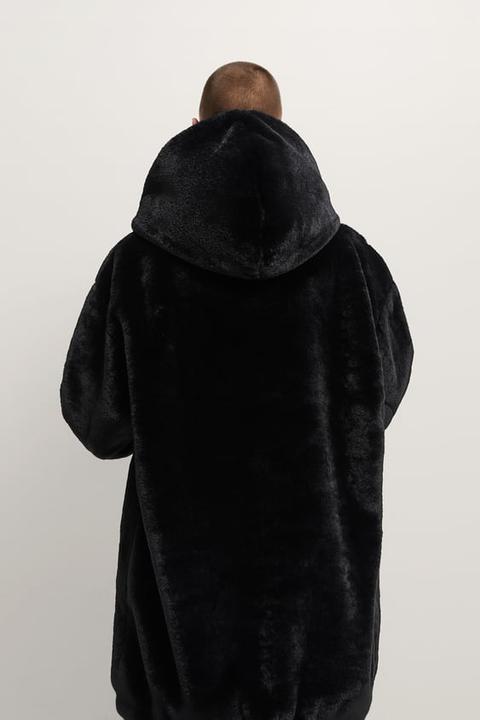 Abrigo Efecto Pelo Capucha from Zara on 21 Buttons