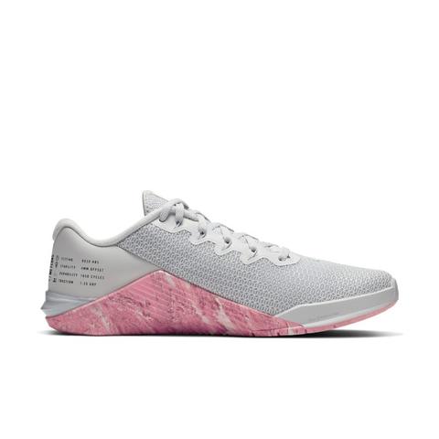 nike metcon 5 womens pink and grey