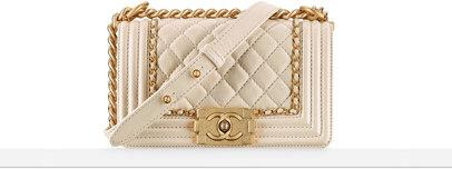 Bolso Pequeño Boy Chanel, Piel De Ternera Envejecida Y Metal Dorado