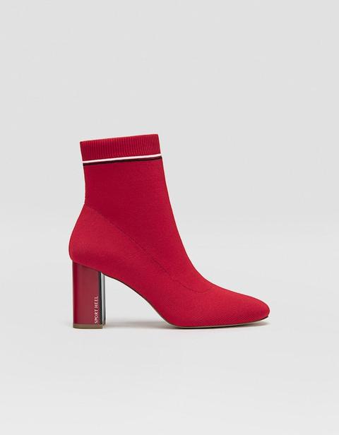 Stivaletto Con Tacco Rosso In Tessuto Rosso