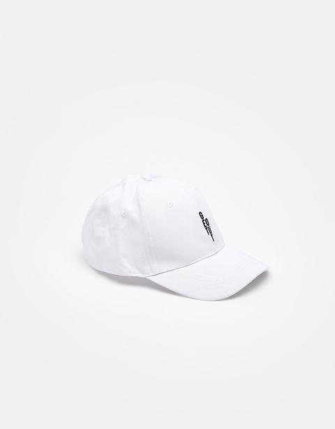 Gorra Con Texto Bordado