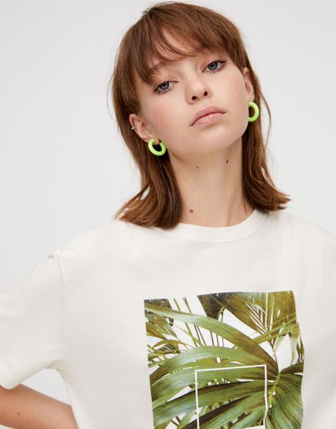 pull and bear pantone t shirt