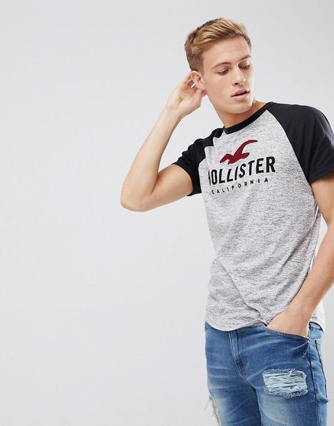 Camiseta Estilo Baseball Gris Con Manga Raglán Y Logo Estampado De Hollister