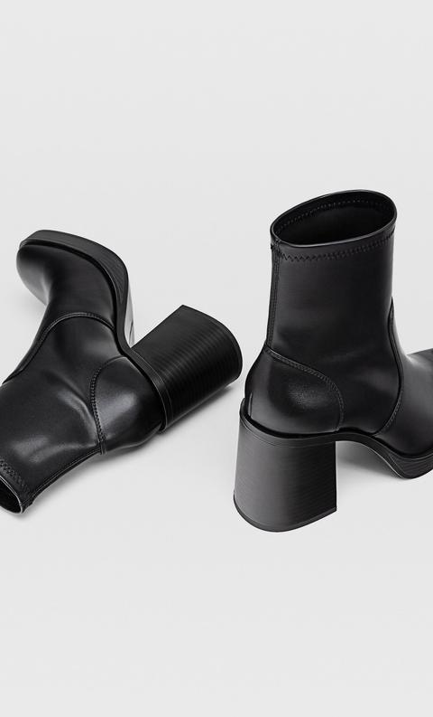 Botines Tacón Caña Stretch de Stradivarius en 21 Buttons
