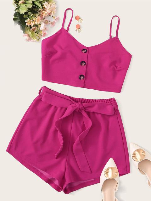 Set Top Con Bretelle Sottile Con Bottone E Shorts Con Cinture