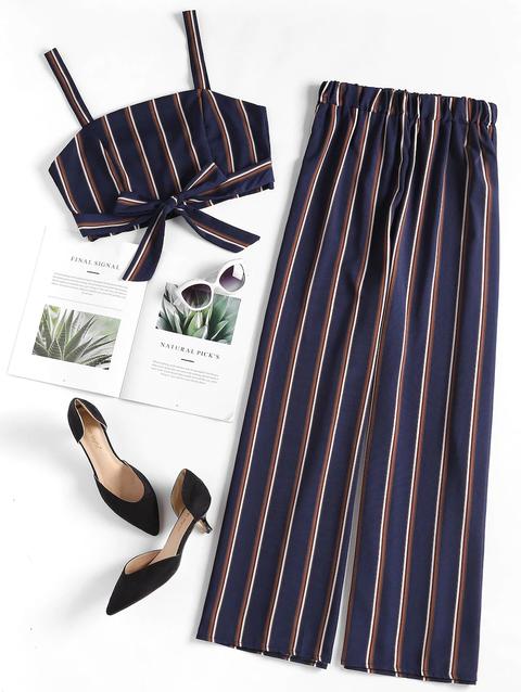 Top Corto E Pantaloni A Righe Di Palazzo