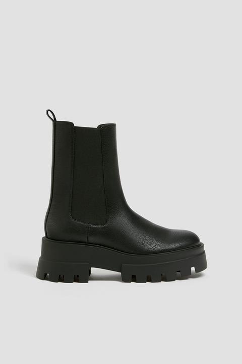 Bottes Chelsea Semelle Crantée from Pull and Bear on 21 Buttons