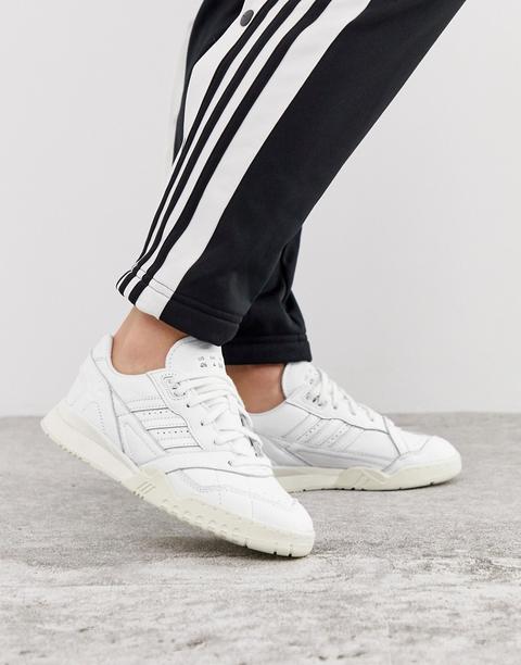 Classics A-r Trainer In White from ASOS 