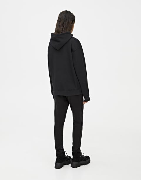 Sudadera Marvel Logo Negra from Pull and Bear on 21 Buttons