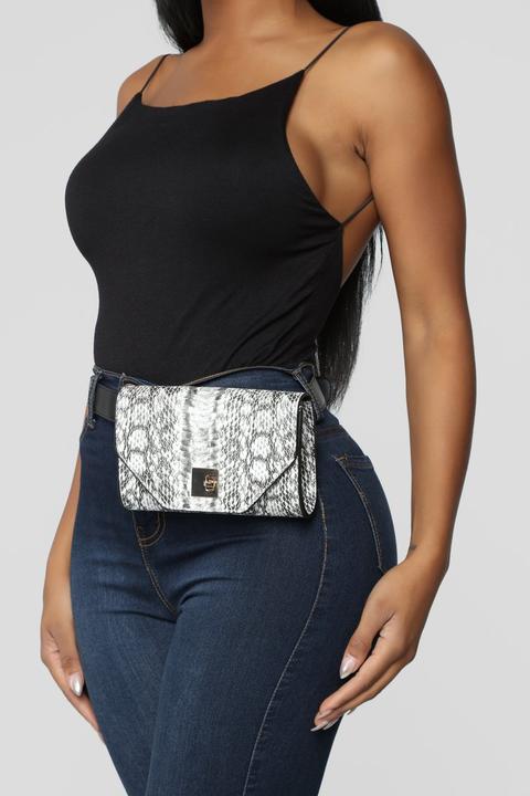 fashion nova fanny packs