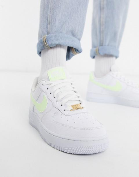 Nike - Air Force 1 '07 - Baskets - Blanc Et Vert Fluo from ASOS on 21  Buttons
