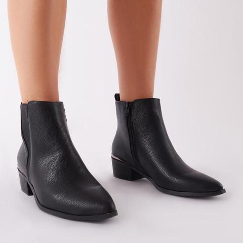 Vimskey Flat Ankle Boots In Black