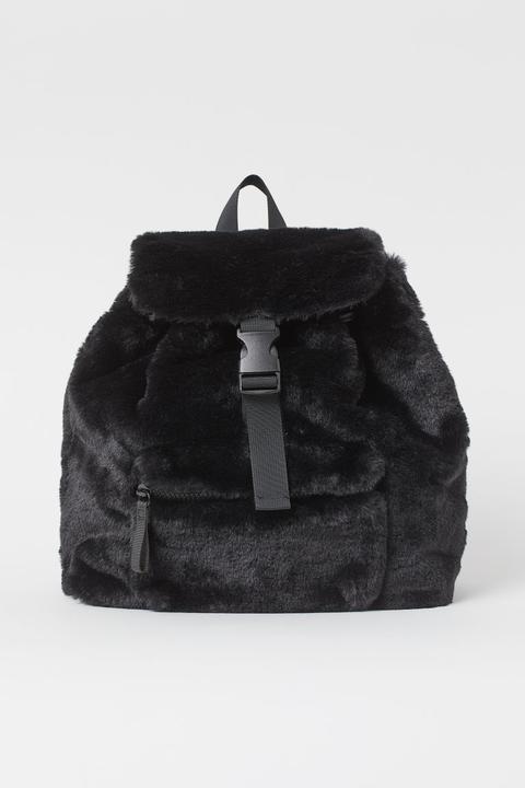 Mochila - Negro from H&M on 21 Buttons